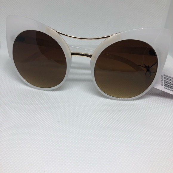Cat Eye Translucent White Sunglasses - Picture 5 of 6
